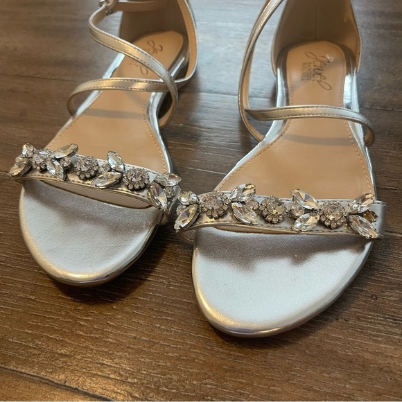 Jewel Badgley Mischka Embellished Evening Sandal 5.5 satin silver flat - Picture 3 of 7